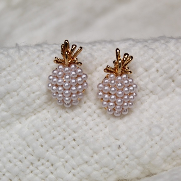 Pineapple Studs with Simulated Pearls and Gold Top - Picture 1 of 4